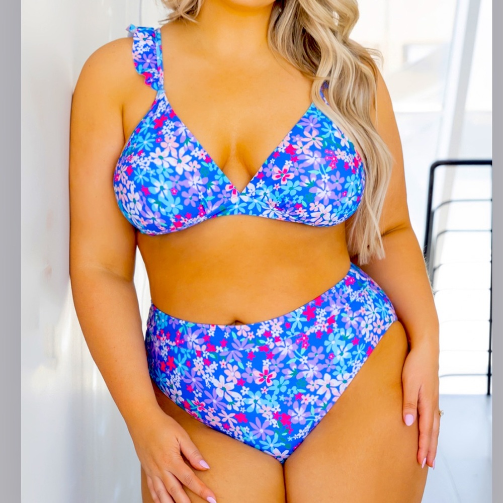 Cupshe Sundry Daisy Ruffled Bralette & High Waist Bikini Set